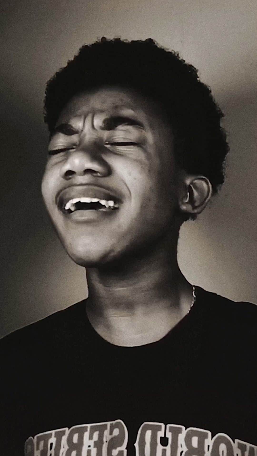 リザ・コッシーのインスタグラム：「Over the years, my privilege and platform has allowed my voice to be heard. Now, it is my honor to amplify yours.  These amazing Black artists help us understand their truth through song. Some of them inspire hope while others portray their despair, and their vulnerability translates into their art and is a true act of courage.  Let this strike a chord with you. Connect to their emotions, be moved by their music and take action as an ally. #BlackLivesMatter  Amazing artists in order of appearance: • Christian Imani @christianinmanmusic • Keedron Bryant @keedronbryant • Dem Jointz @demjointz • Kyla Imani @kylaimani • Kelvin Dukes @kelvin.sings • Chloe Nixon @chloenixonmusic • Nesmith @_mr.nesmith • Ryan Wirtz @ryanwirtzmusic • Rynnstar @therealrynnstar  • Curtis Roach @curtistootrill • Clint Johnson @itsrvshvd • Batts @battz_ • Eric @ericwho_」