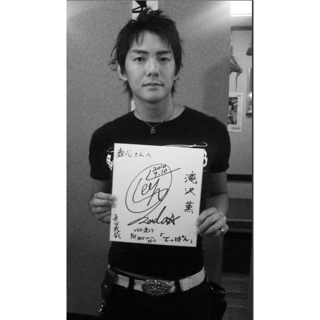 長田成哉のインスタグラム：「１０年前のオサダ出てきたので貼っときます。笑 １０年前のオサダへ。 「お前自炊上手くなってるよ」」