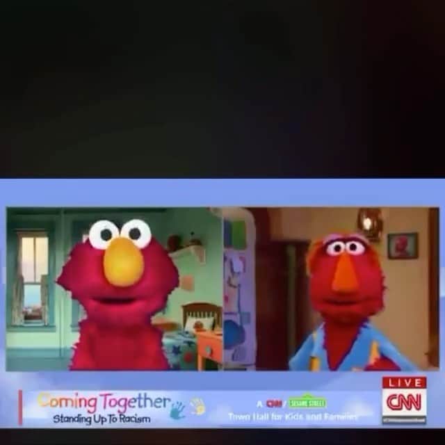 カロリーヌ・ド・メグレのインスタグラム：「Elmo learns about racism and protesting. For kids and adults」