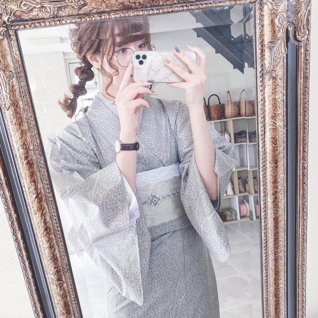 たんりいのインスタグラム：「. . 店内ちらっと公開しちゃいます✨ . 実はまだ完成じゃないの🥺 もっと可愛くなるのでお楽しみに…💓 . . フォロワーさんにたくさん お会いできてとってもうれしかったです🥳💕 また会えますようにいぃ🙏💗 . . 京都店❤︎ @village_kyoto 浅草店❤︎ @village_tokyo ご予約お待ちしておりますっ💗💗 . .  #village #village_kimono #着物レンタル #京都着物レンタル #着物レンタル京都 #着物 #レトロコーデ #シンプル着物 #着物女子 #浅草 #浅草散策 #レトロ着物 #レトロ #浅草 #アンティーク着物 #着物コーディネート #着物コーデ #ヴィンテージ #浴衣ヘアアレンジ  #浴衣レンタル #京都浴衣レンタル #ヘアアレンジ  #ヘアセット #浴衣レンタル京都 #着物ヘア #浴衣ヘア #着物ヘアアレンジ」
