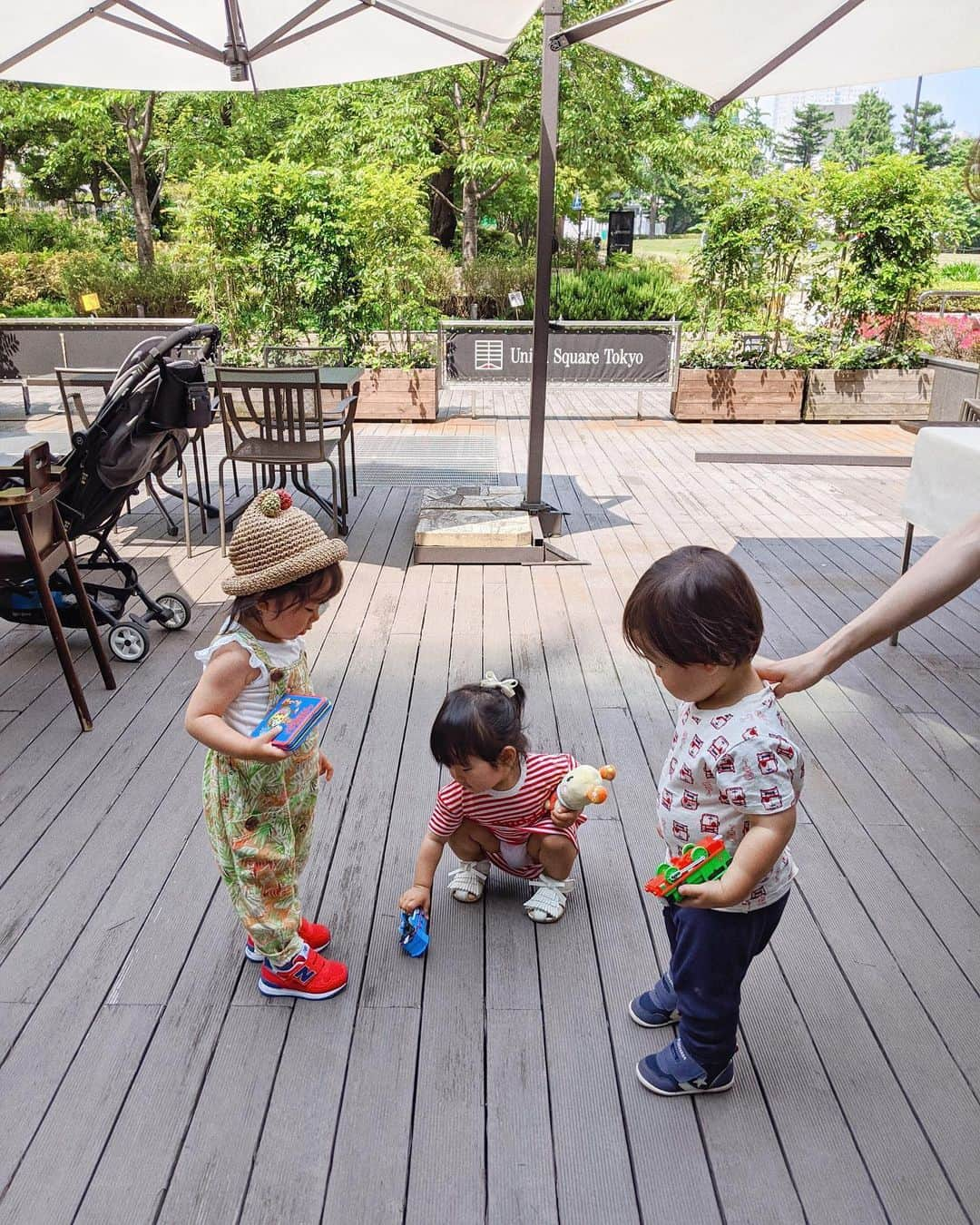 稲川千里さんのインスタグラム写真 - (稲川千里Instagram)「. . 1歳のお誕生日会ぶりに集まれたよー😭💕 同い年ベビーのママ会💄 会えない間にみんなめちゃくちゃ大きくなってた😭✨ . 同じように頑張っているママを見るとなんだか安心するというか楽になるというか🙏🏻 時間が全く足りなくて、またすぐ会いたいけれど、産んで落ち着いてからになるなぁ🥺💕 . はぁ〜本当に楽しかった☺️ 〇〇を添えたBBQやりたいなぁ〜🍖笑 . #1歳半 #同い年ベビー #ママ会 #テラスランチ #ママライフ #マタニティライフ #妊婦ママ #息抜きday」6月8日 19時53分 - chiicamera