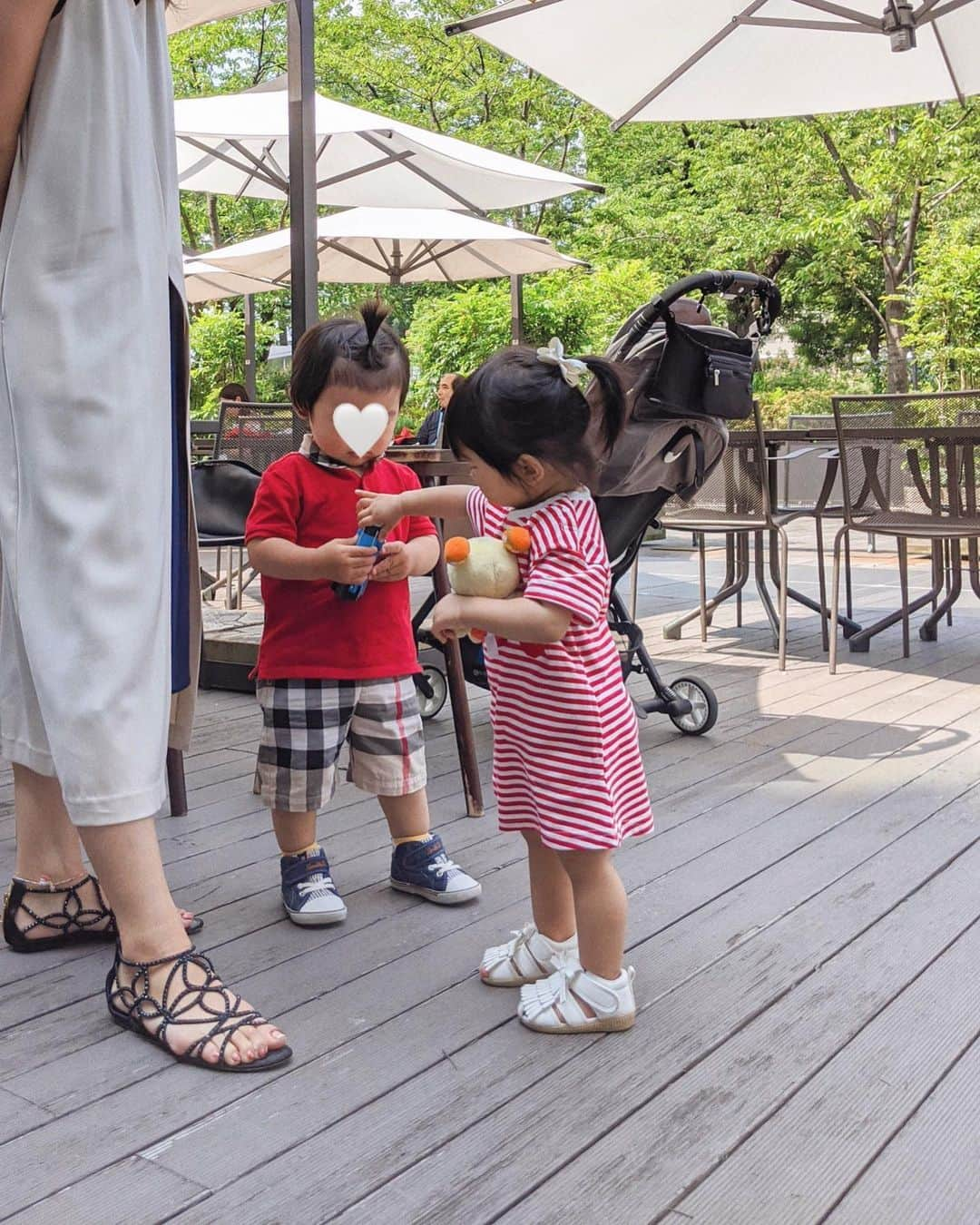 稲川千里さんのインスタグラム写真 - (稲川千里Instagram)「. . 1歳のお誕生日会ぶりに集まれたよー😭💕 同い年ベビーのママ会💄 会えない間にみんなめちゃくちゃ大きくなってた😭✨ . 同じように頑張っているママを見るとなんだか安心するというか楽になるというか🙏🏻 時間が全く足りなくて、またすぐ会いたいけれど、産んで落ち着いてからになるなぁ🥺💕 . はぁ〜本当に楽しかった☺️ 〇〇を添えたBBQやりたいなぁ〜🍖笑 . #1歳半 #同い年ベビー #ママ会 #テラスランチ #ママライフ #マタニティライフ #妊婦ママ #息抜きday」6月8日 19時53分 - chiicamera