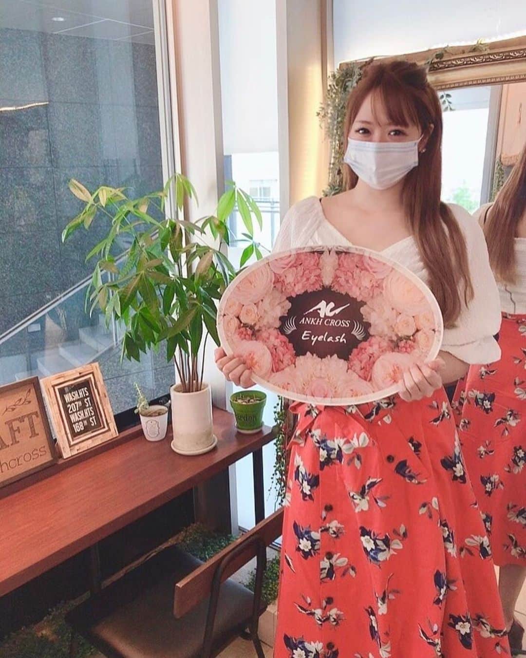 のインスタグラム：「みほさんいつもありがとうございます😊❤️ 、 🧚‍♀️アップワードラッシュ＋フラットラッシュ160本 🍀Dカール 🧚‍♀️太さ0.2ミリ 🍀長さ10、11、12、13ミリ(キュートデザイン) . 担当  店長 平本実穂 インスタ →@ankh_miho . . #新宿 #西新宿 #都庁 #代々木 #まつげエクステ#まつ毛 #美容#まつげパーマ #目 #アイメイク #可愛い #美容室 #シングルラッシュ #フラットラッシュ #アップワードラッシュ#ボリュームラッシュ #セーブル #女子力 #大人女子 #アイリスト#eyelashextensions  #アンククロス #アンククロスアイラッシュ#ANKHCROSSeyelash #ANKHCROSS #バーレスク#バーレスクyavay . ANKH CROSS Eyelash 住所:渋谷区代々木3-22-7新宿文化クイントビル2階 TEL：03-6276-6933 営業時間:平日11:00～21:00 土曜10:00〜20:00 日曜10:00〜19:00」