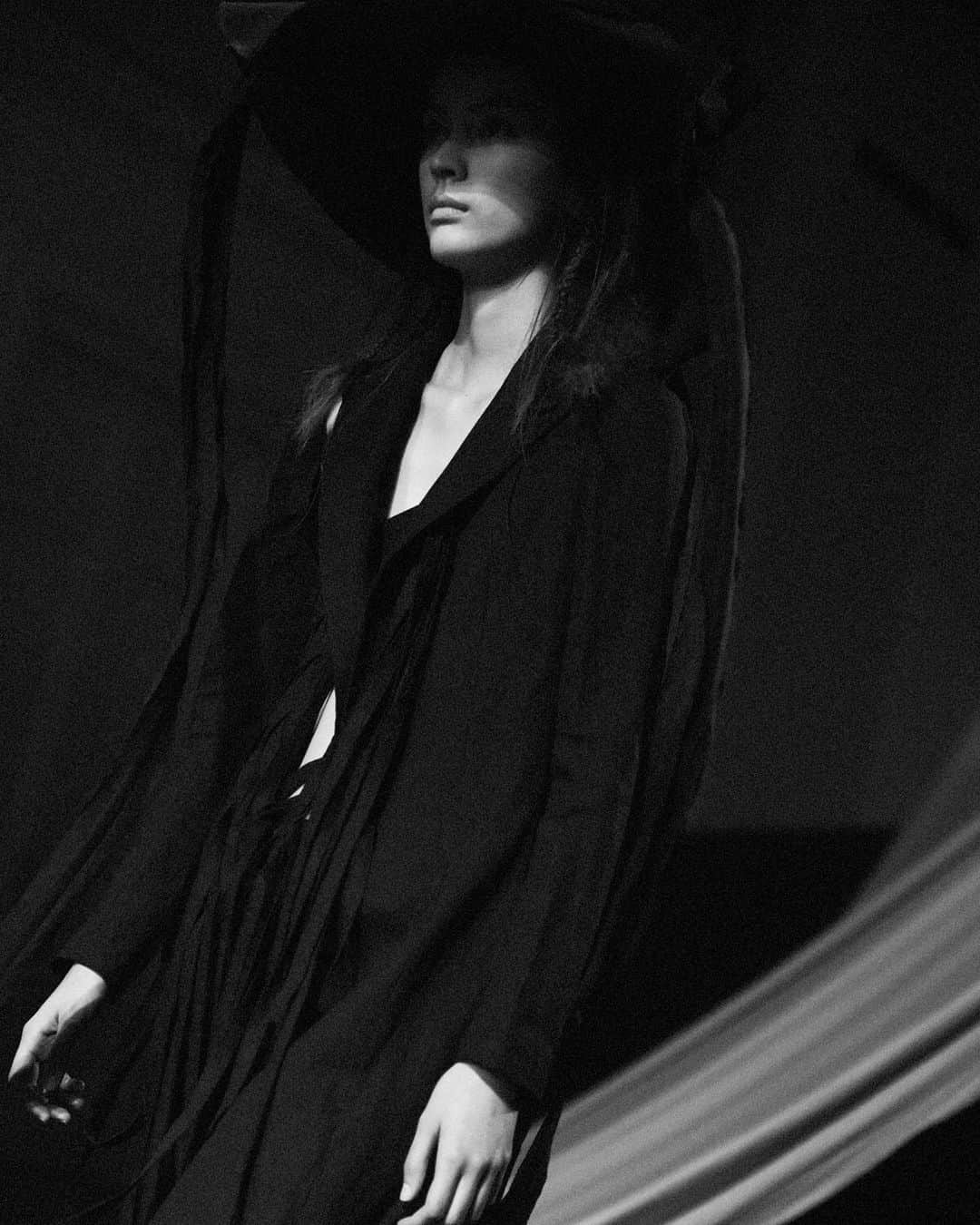のインスタグラム：「#YohjiYamamotoSS20 Collection⁠⠀ #yohjiyamamoto⁠ @yohjiyamamotoofficial⁠ Photographed by @elise_toide」