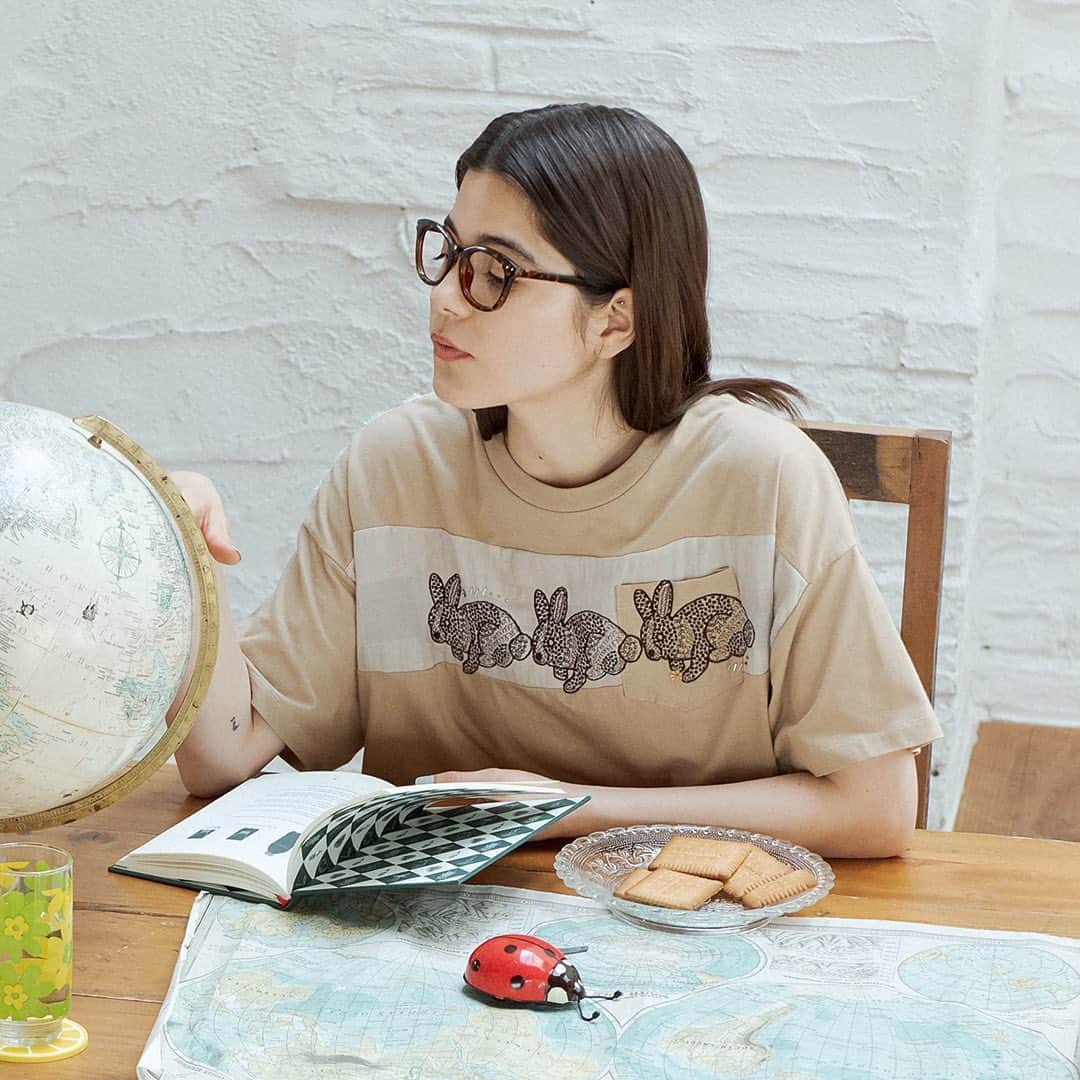 marbleSUD(マーブルシュッド) のインスタグラム：「【新入荷】ハンドメイドならではのデザインが人気の「rhythm」の新作は、ウサギモチーフ。細かな刺繍で、レースのような繊細なウサギの姿を表現しました。同シリーズのワンピも絶賛発売中！」