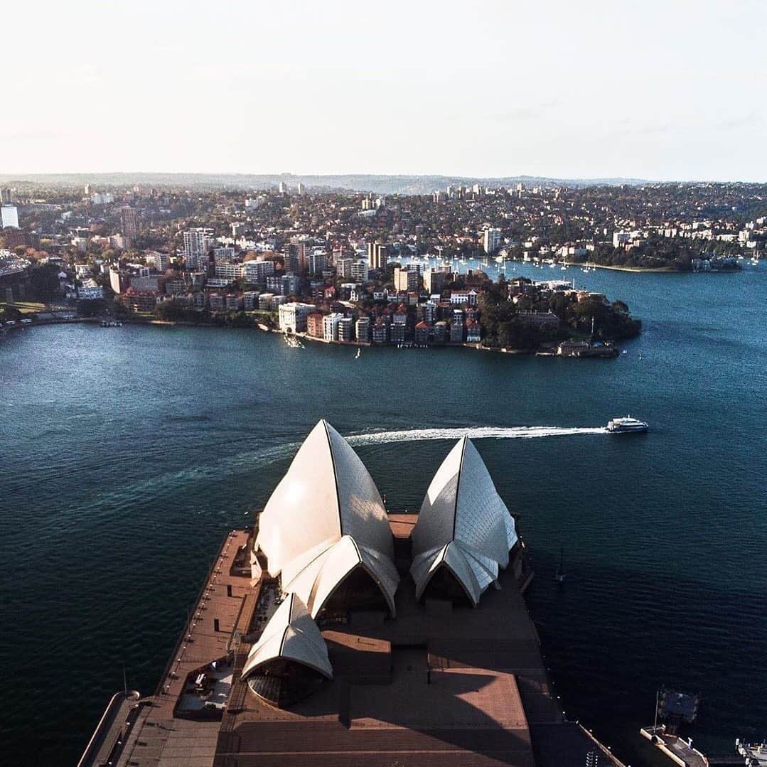 キャセイパシフィック航空さんのインスタグラム写真 - (キャセイパシフィック航空Instagram)「Exploring iconic landmarks is an incredible part of discovering a new destination. Which of these do you look forward to seeing for yourself:⁣ ⁣ A: Arc de Triomphe⁣ B: Sydney Opera House⁣ C: Shwedagon Pagoda⁣ D: Taj Mahal⁣ ⁣ 出外旅遊當然要探索著名景點，為旅程留下完美回憶。你下一段旅程，又會想到哪一個名勝古蹟呢？⁣ ⁣ A: 凱旋門⁣ B: 悉尼歌劇院⁣ C: 仰光大金寺⁣ D: 泰姬陵⁣ ⁣ Credit: @gogojungle, @jonofung, @livingsparks, @bambi.thalia⁣ ⁣ #cathaypacific #MoveBeyond #travelexplorer #landmarks」6月8日 18時56分 - cathaypacific
