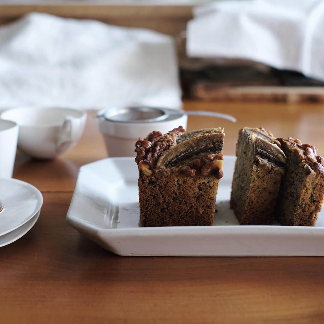 maggydaisyのインスタグラム：「_  みんなが作るの、わかるね！  #bananabread #バナナブレッド #若山曜子 #antiques #石川隆児 #corgi #コーギー #maggydaisymore20200608」