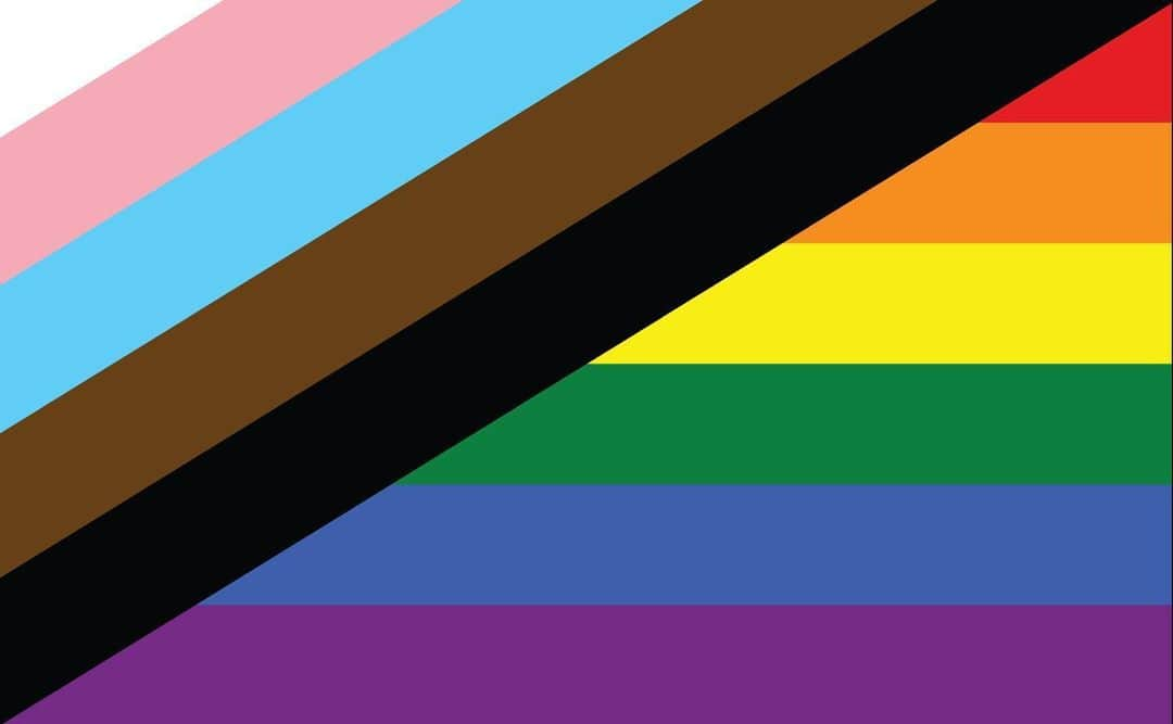 ピアーズアトキンソンさんのインスタグラム写真 - (ピアーズアトキンソンInstagram)「🏳️‍🌈✊🏿💖 Well #FlamingJune’s #PrideMonth has kicked off to a dramatic start. Some newer versions of the #pride flag are pulling together yet more strands of the #humanrace who are still humiliated, victimised, outlawed, incarcerated and murdered around the world because of who they/we are. #togetherwearestronger  This flag combines the #pride rainbow with the black and brown to include #PoC and the pink white and blue of the transsexual flag - read on below courtesey of @thepinknews: “The new flag [with the black and brown stripes] sparked controversy, but it has a large host of supporters, including Lena Waithe who fabulously wore a cape version of the inclusive flag to the 2018 Met Gala.” “The transgender Pride flag was created by Monica Helms, a navy veteran who came out as trans in 1987. Helms came up with the trans flag in 1999, after she met Michael Page, and he told her “the trans community needs a flag too.” The idea for the design came to her quickly, with the blue for trans men, the pink for trans women and the white stripe in the centre representing the non-binary community. She carried the flag everywhere with her for years, including to over a dozen colour guard Pride parades, but it didn’t start gaining popularity until 2013”」6月8日 19時02分 - piersatkinson