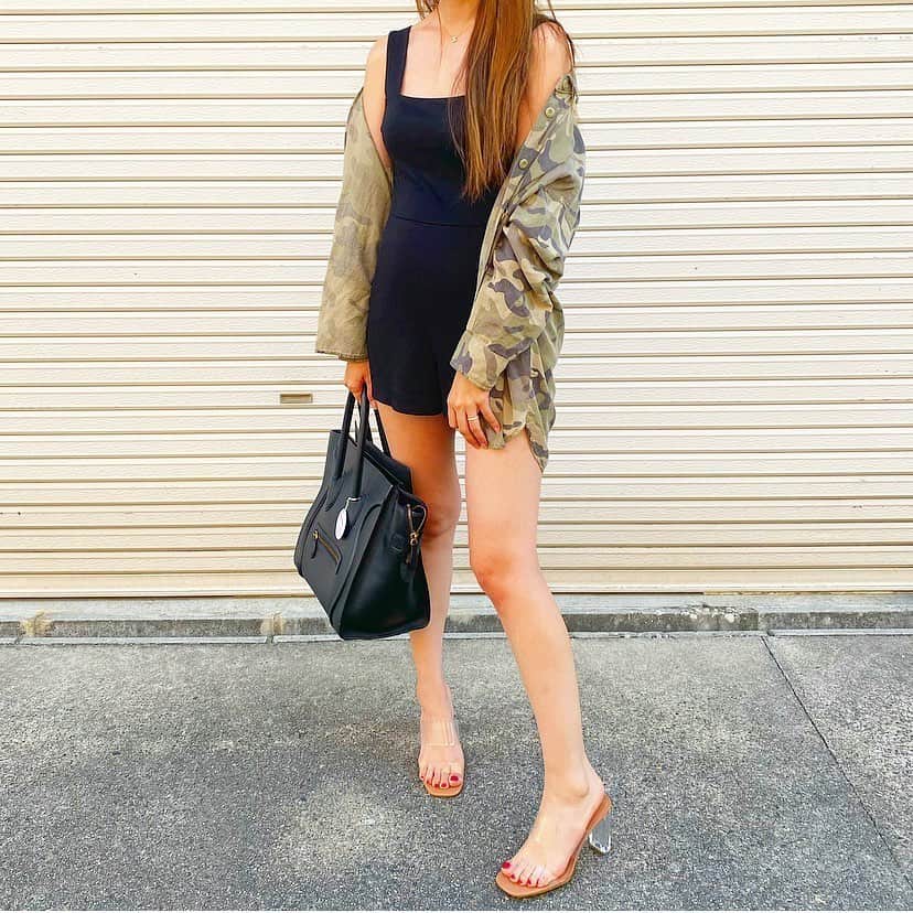 Saoriのインスタグラム：「手持ちの服でマタニティコーデ載せていこかな😃 サボりがちやけど、気ぃむいたら撮ってみよ🙆‍♀️✨✨ 記念になるしな💖 上の子2人の時の妊婦写真が全くないから😂💦💦 マタニティ用の服は買うつもりないから持ってる服でどこまで着れるんやろか🙄‼️ ヒールはピンはやめてるよ🈲 こけたらあかんし、このクリアはヒール低いし太いし旦那と出かける時だけ履いてる⭐️ 妊娠だって安全な範囲でオシャレしよ🥳💜 #ファッション#コーデ#コーディネート#シンプル#カジュアル#マタニティ#マタニティコーデ#マタニティ記録#妊婦コーデ#第三子#妊婦#ママ#ザラ#ユニクロ#ジェイダ#fashion#outfit#ootd#code#coodinate#simple#casual#baby#UNIQLO#zara#instafashion#instagood」