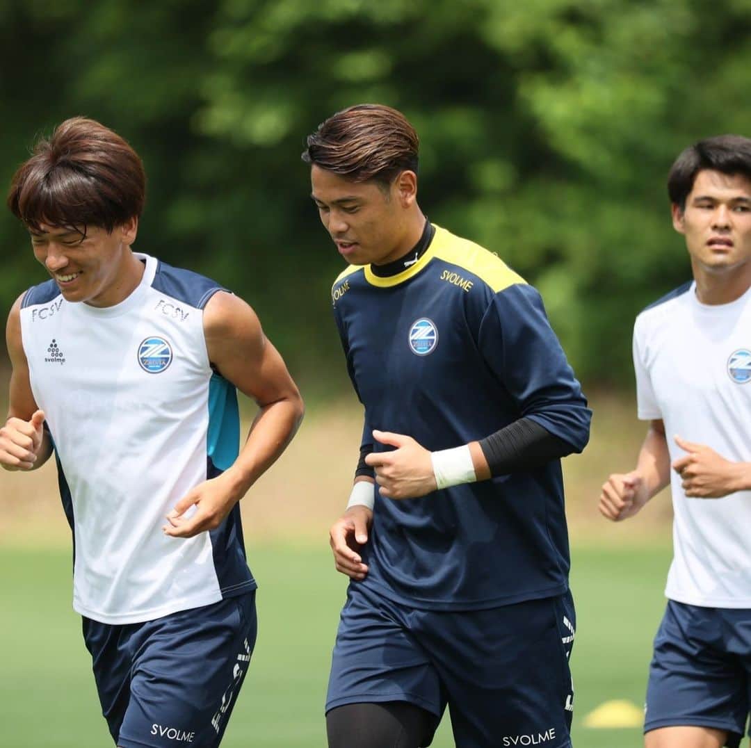 のインスタグラム：「サッカーが出来るって最高！ リーグ戦再開に向けていい準備をします！ #fc町田ゼルビア  #zelvia  #再開するその日まで　#廣末陸　#最後の写真はジョンに決められたよ。。」