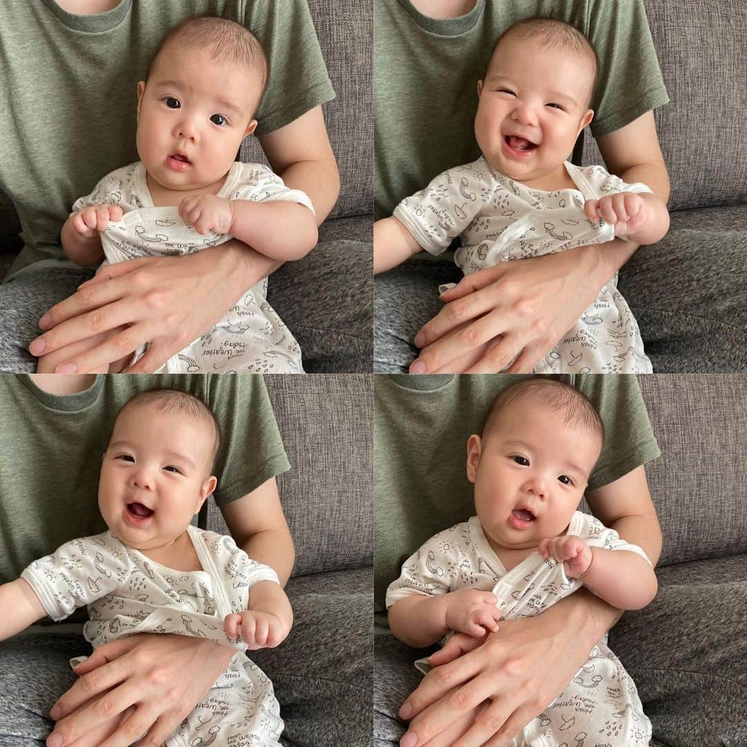 赤谷奈緒子のインスタグラム：「パパに抱かれてご機嫌👶💕 . #肌着ですが😨 #可愛いから載せちゃおう😌💕 #すくすく成長中😊 #0歳#4ヶ月ベビー #赤ちゃん#baby  #男の子ベビー#新米ママ#ベビスタグラム#育児#育児記録#成長記録」