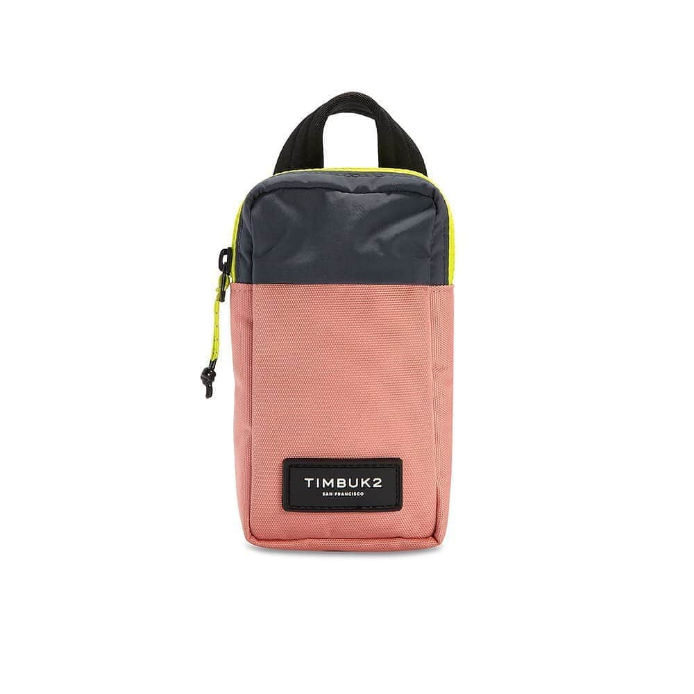 timbuk2さんのインスタグラム写真 - (timbuk2Instagram)「timbuk2.jp Kudos Clip Pouch　クードス クリップ ポーチ ・ 軽量で裏地付きのジップポーチ。  調節可能なSRバックルで、バックパックやベルトループなど 様々な場所に取り付けできます。 コーディネートのアクセントにもオススメです。 ・ #timbuk2jp #timbuk2 #ティンバック2 #pouch #ポーチ #smartphone #スマホ #coordinate #ライフスタイル #lifestyle #自転車 #サイクリング #東京 #tokyo #サンフランシスコ」6月8日 19時37分 - timbuk2.jp