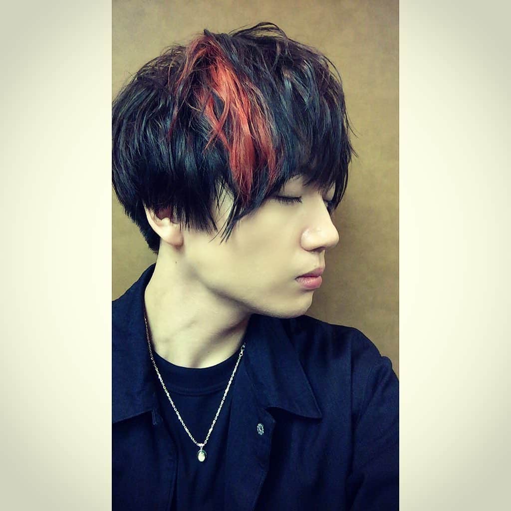 千葉翔也さんのインスタグラム写真 - (千葉翔也Instagram)「バッサリと✂︎ ⬅️after  before➡️ #今週もよろしくお願いします #髪型　#メンズヘア #ヘアカラー」6月8日 10時55分 - shoya_chiba_official