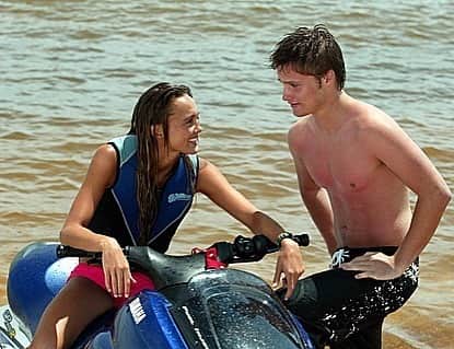 シャーニ・ヴィンソンのインスタグラム：「Back in 2004 I made my debut on Australian television playing ‘Cassie’ on @homeandaway opposite @themarkfurze aka ‘Ric Dalby’. It was an honor to be paired up with such a talented actor who also happens to be a brilliant singer! Don’t miss his rockstar performance tonight on @thevoiceau at 7:30pm on @channel9 🎤 #gothefurze」