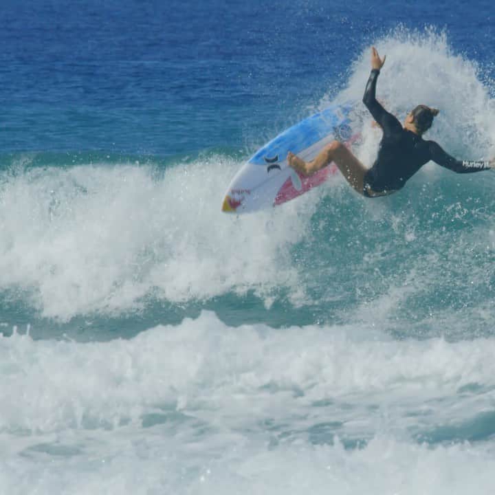 カリッサ・ムーアのインスタグラム：「Being stuck at home ain’t so bad 😌 video: @swellpatrol Rick Memsic」