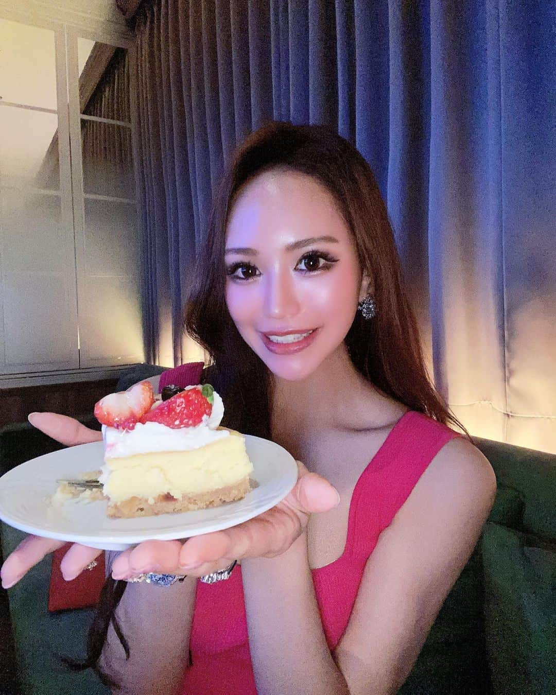 桜ゆみさんのインスタグラム写真 - (桜ゆみInstagram)「. 私の担当のケーキセンスが最高🧁💕 また食べたい🤤♥️♥️ 甘いもの苦手なはずなんだけど🤔 .  #久しぶりの外出 #久しぶりの再会 #久しぶりのお出かけ #久しぶりの出勤 #チーズケーキ #チーズケーキタルト  #おうち時間 #お家時間 #おうちにいよう  #ColorHasNoGender #집콕중」6月8日 11時32分 - yumi.sakura1111