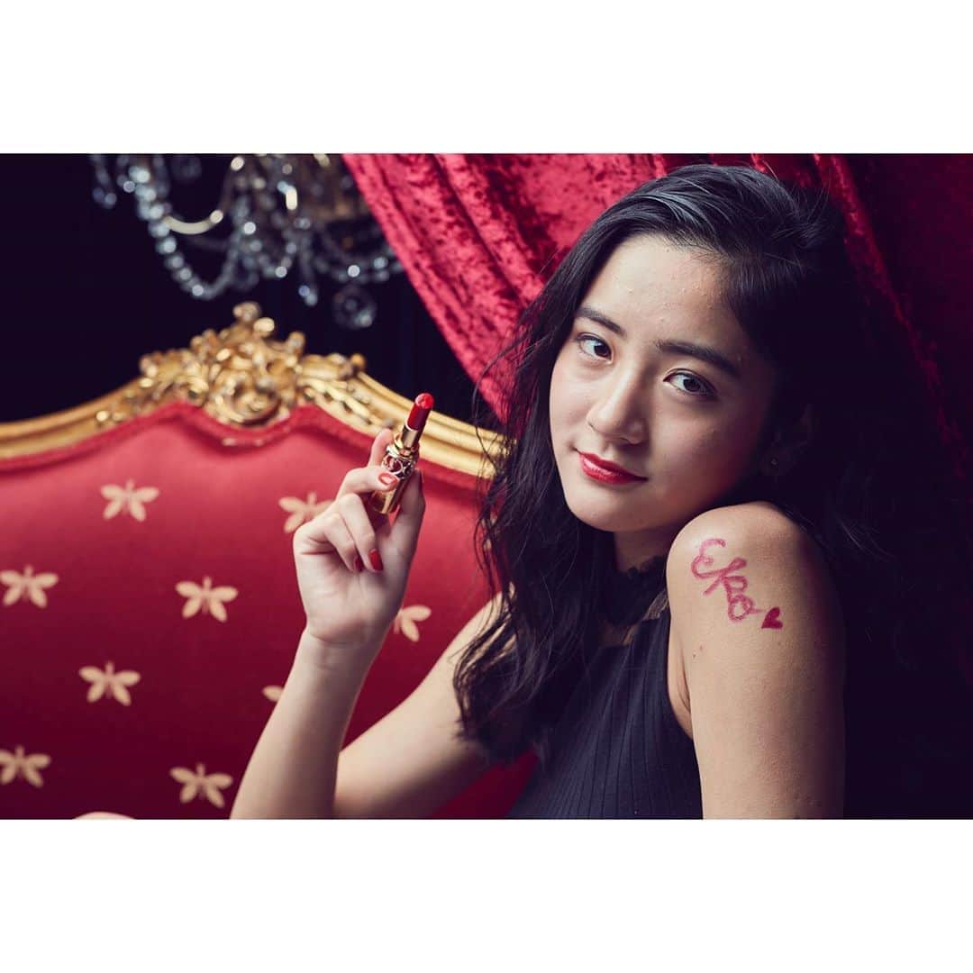 ニコ☆プチのインスタグラム：「えっちゃんの卒モページは、超オトナ📸﻿ ﻿ 自分でイメージする絵を描いてくれたから、えっちゃんだけのオリジナルな世界観が完成したよ！﻿ ﻿ ﻿ 美しすぎて、ほんとに中学生？って感じ😍﻿ ステキすぎるーー💄﻿ ﻿ ﻿ #ニコプチ﻿ #石山えこ」