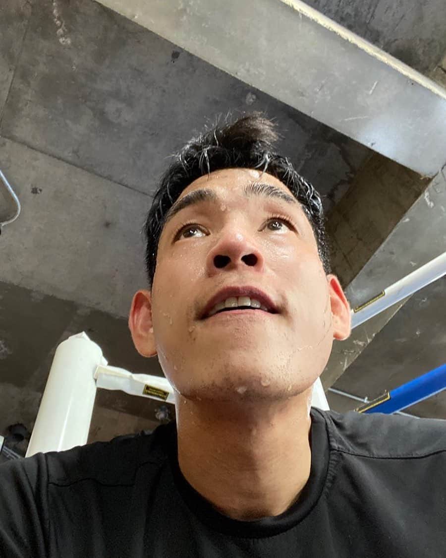 イナチ のインスタグラム：「. 🥊🏋🏼」