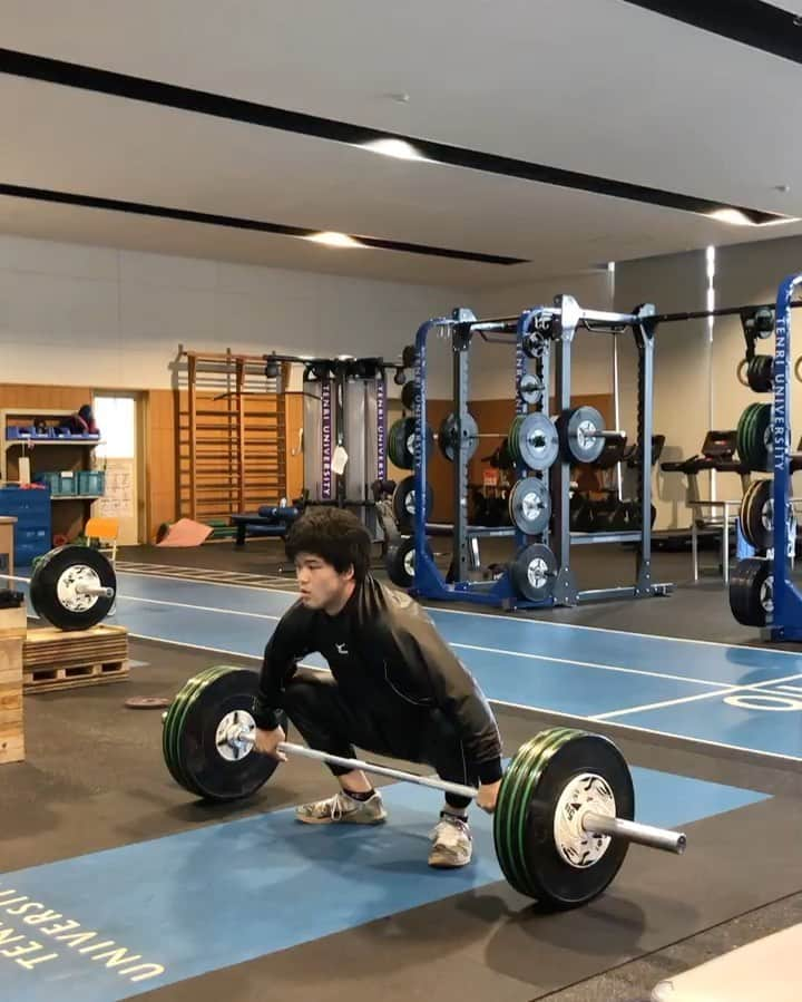 大野将平のインスタグラム：「snatch 90kg #standupjudo#weightlifting#ウエイトリフティングやろうぜ#耐えて勝つ#率先垂範  @yassan55kg  @toshikis170j215  @yoichiitokazu  @imari_morishita」