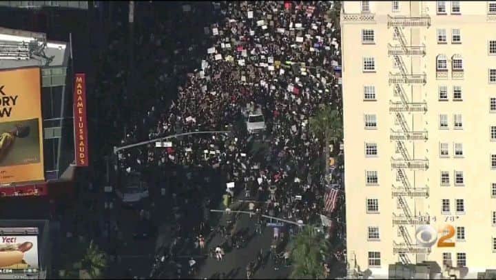 ガス・ケンワージーのインスタグラム：「Today's protest in Hollywood, CA. Click the link in my bio to donate to @colorofchange the nation’s largest online racial justice organization, that leads campaigns to build real power for Black communities. ✊🏻✊🏼✊🏽✊🏾✊🏿」