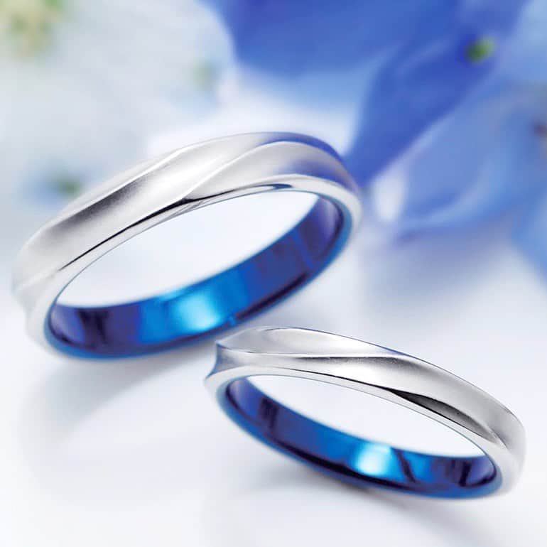 SORA ≪SORA表参道の公式アカウント≫さんのインスタグラム写真 - (SORA ≪SORA表参道の公式アカウント≫Instagram)「花嫁さまの幸せのおまじない #サムシングブルー を込めた結婚指輪＊* #ジューンブライド の方は指輪にも青色を込めて、より特別なご結婚を迎えませんか？ . ぜひ『#結婚指輪sora 』のハッシュタグで SORAの写真を投稿してくださいね！ こちらのアカウントでリグラムさせていただきます♪ . #結婚指輪 #婚約指輪 #表参道 #金属アレルギー #金属アレルギー対応 #レアメタル #鍛造 #手作り #手作り指輪 #マリッジリング #エンゲージリング #ブライダル #ウェディング #プレ花嫁 #クリエィティブ #bridal #wedding #jewelry #creative #design #japaneseart #madeinjapan #2020夏婚 #2020秋婚 #2020wedding #ジルコニウムカラー #ジルコニウム」6月8日 12時27分 - sora_omotesando