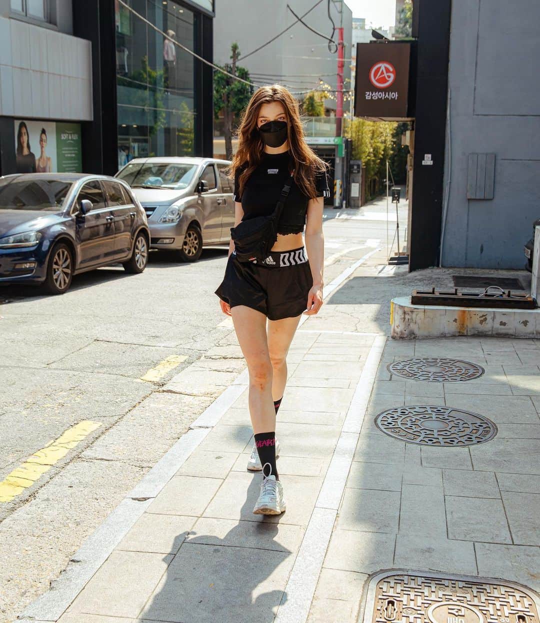 가로수길 , Seoulさんのインスタグラム写真 - (가로수길 , SeoulInstagram)「Street Style @ali.dzi 🔥 요즘 인스타 사진 올리면 왜케 흐리멍텅하게 올라가지 나만 그런가ㅠ」6月8日 12時34分 - jaylim1