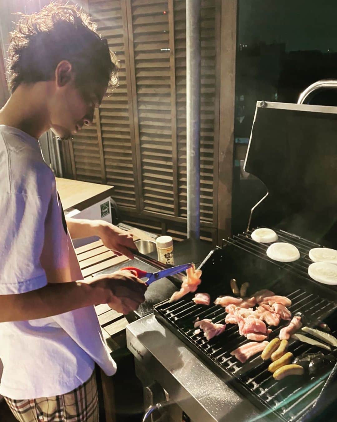 土屋光太朗のインスタグラム：「BBQに適した時期がきました テラスナイトBBQ最高でした。 #kuta #fashion #dayoff #sunday」