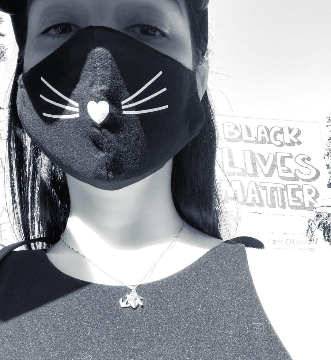アデレード・ケインのインスタグラム：「Black Lives Matter」