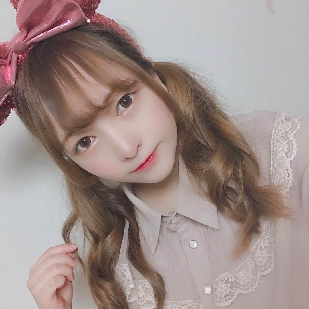 椎名あつみのインスタグラム：「YouTube動画で ディズニーの公式レシピの フレンチトーストつくったの🥺💓 ディズニーさんありがとう🥺 とんでもないおいしさ！！ 絶対に確実にみんな 好きになるから からつくってみて欲しい😣💓 それにしても パークグッズ通販ぜんぜん かえないね☺️💕 でもみてるだけでもたのしいね☺️💓 #ディズニー  #ディズニーグッズ  #フレンチトースト  #公式」