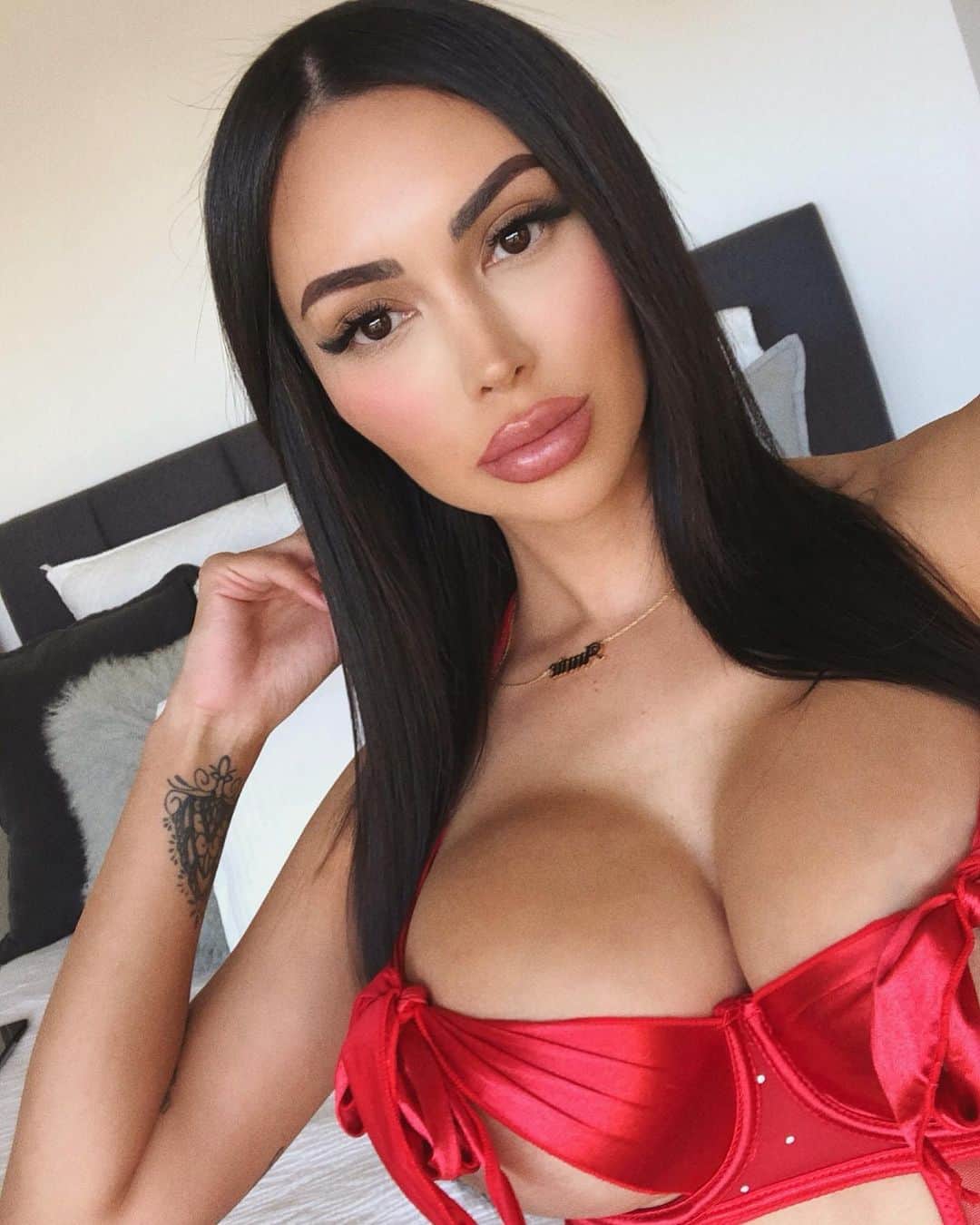 ANNELESE MILTONのインスタグラム：「Be good to me and I’ll be good to you ❤️」