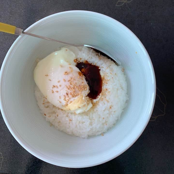 JR のインスタグラム：「예이 저 밥먹어요~엄청 맛있어요👍」