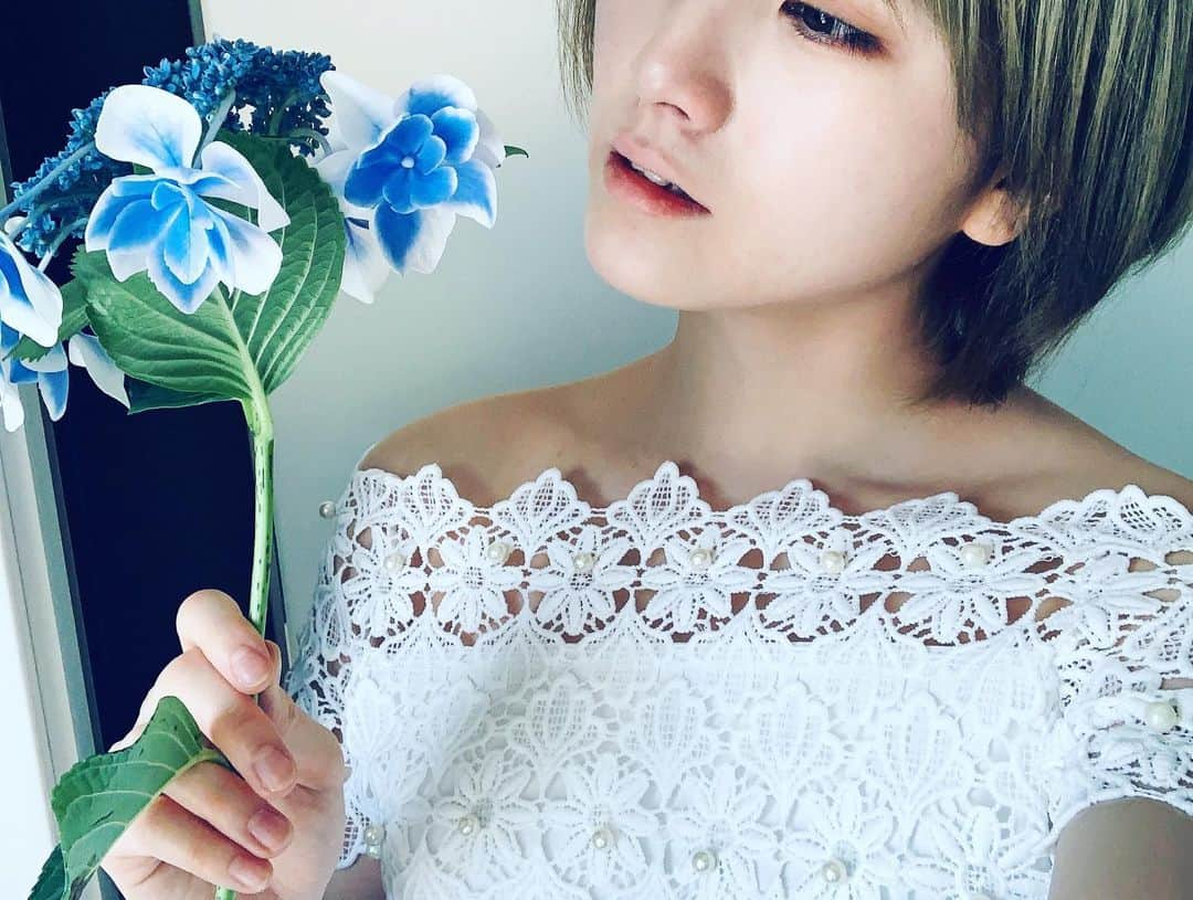 岡田奈々さんのインスタグラム写真 - (岡田奈々Instagram)「June ☔️🥀 #セルフ生写真」6月8日 13時58分 - okada7_akb48_stu48