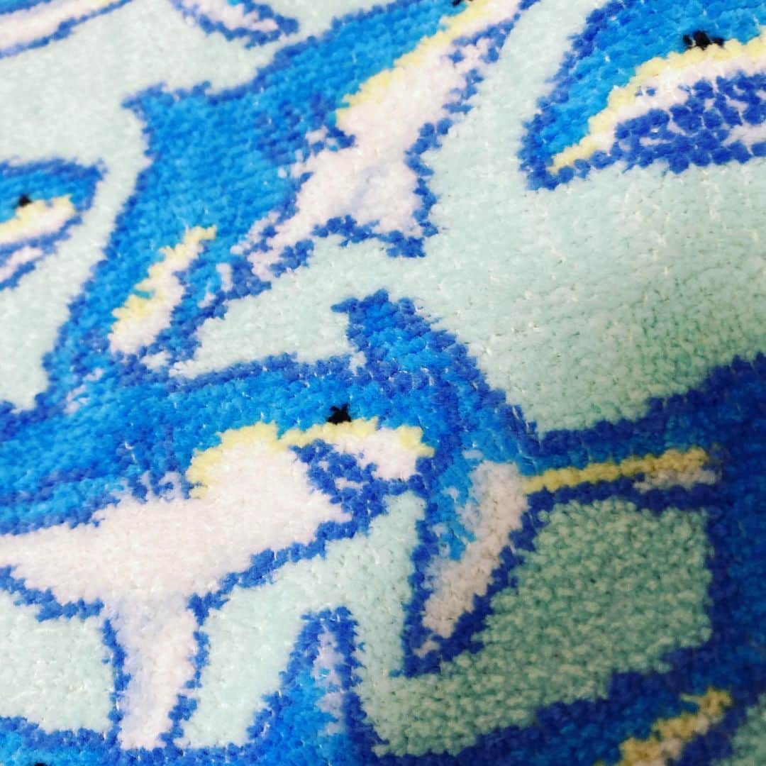 緒月遠麻さんのインスタグラム写真 - (緒月遠麻Instagram)「☺︎ 『この中にダイブしたらアウトですね。』って 会話を店の人と楽しむ昼下がり😷✨ ・ ・ #サメ #🦈🦈🦈🦈🦈 🦈🦈🦈🦈🦈 ・ ・ 夏のハンカチタオル かわゆい♡」6月8日 13時59分 - toma_ozuki