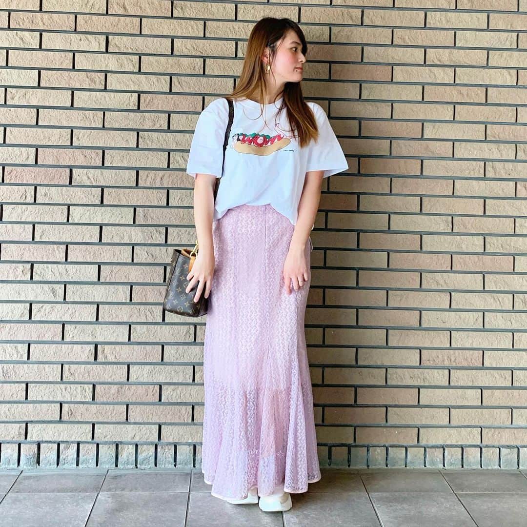 のインスタグラム：「昨日アップしたTシャツの全身coordinateバージョン✨ ・ tops #wom(@wom0604) skirt #deicy(@deicy_official) shoes #daniellaandgemma bag #louisvuitton ・・・ #instafashion #fashion #coordinate #instacoordinate #outfit #ootd #ファッション #コーディネート#ol #olコーデ #休日コーデ #Tシャツコーデ #ロングスカート」