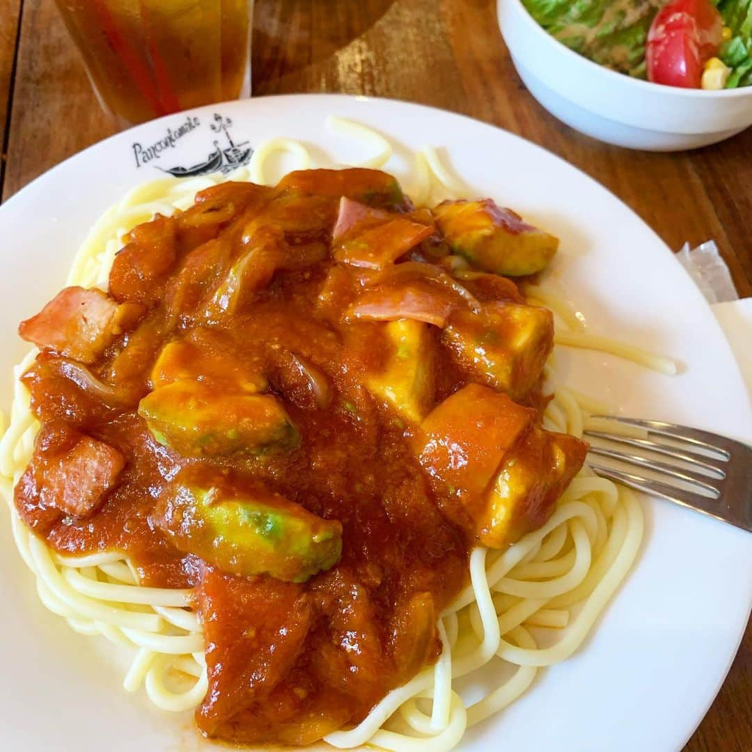 北村真姫さんのインスタグラム写真 - (北村真姫Instagram)「・ ・ ・ 今日のお昼🍴🍝 アボカド入りがあると どうしても頼んでしまう…… アボカドすきはみんなそうだと思う💓 美味しかった🍴( ¨̮ )💬 昨日は色々考えさせて貰えた 一日でした。 人生は1度きり、一日一日を 後悔ないように生きないとね😊 先のことも考えつつ…… ・ ・ ・ #写真 #スパゲティ #パスタ #pasta #投稿 #最後の方 #真面目 #考えてないようで #考えている #人は見た目が100パーセント #それは嘘 #中身が大事 #中身を磨こう #見た目はとにかく #痩せます #まきてぃ #北村真姫」6月8日 14時04分 - kitamura__maki