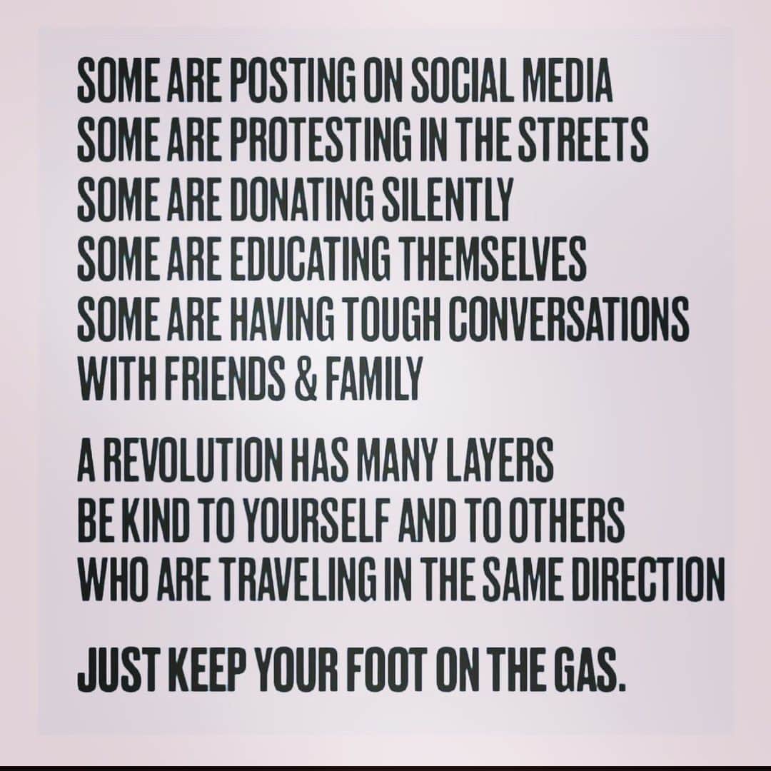 のインスタグラム：「All. Of. This.」