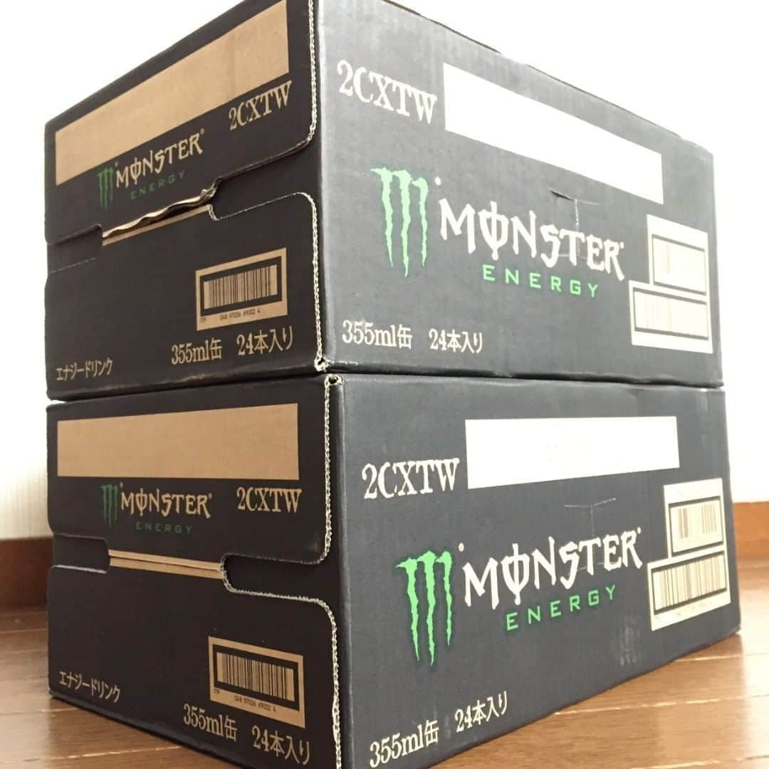 SHINGENのインスタグラム：「キタ。これで48日間オール可能(・ω≦) #Monster Energy #モンスター エナジー #エナジードリンク #energy drink #emo #surfing #surfer #boarder #surfboard #都市伝説 #陰謀論 #定番」