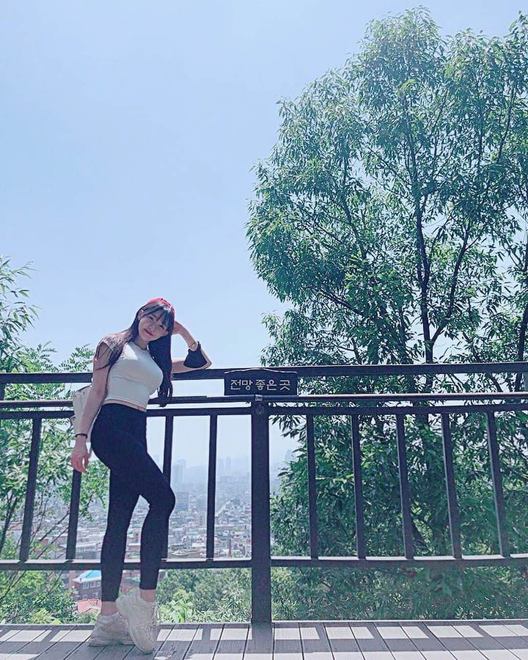 ウンソルさんのインスタグラム写真 - (ウンソルInstagram)「몇 년 만에 등산인지.. ⛰😵 #아차산」6月8日 14時33分 - taylanofficialx