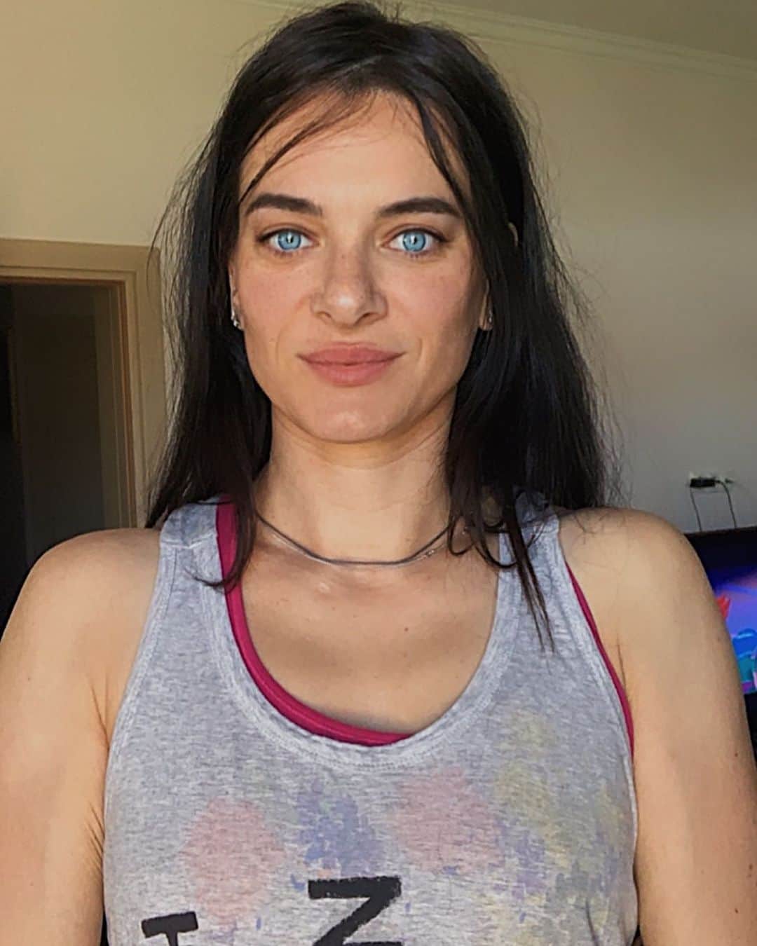 エレーナ・イシンバエワのインスタグラム：「Всем доброе утро!☀️ ⠀ Пусть день будет продуктивный и полон приятных новостей! 🤗 ⠀ Good morning everyone!☀ ⠀ May this day be productive and full of pleasant news! 🤗 ⠀ #morning#утро#mood#настроение#мамаблогер」