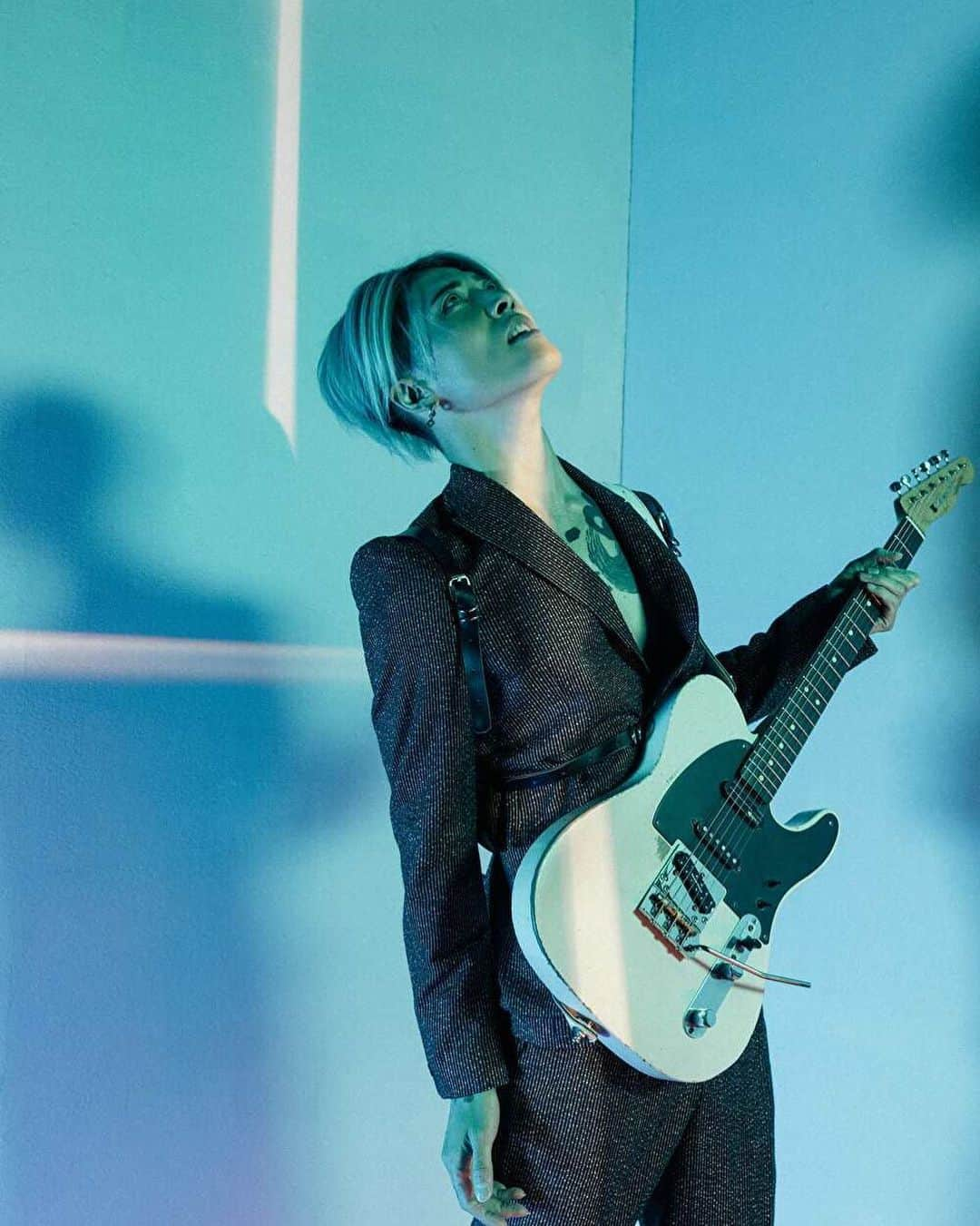 MIYAVI（石原貴雅）さんのインスタグラム写真 - (MIYAVI（石原貴雅）Instagram)「. 🎙ラジオ出演情報🎙 . アン ミカさんがナビゲーターを務める「VOLVO CROSSING LOUNGE」にMIYAVIがリモート出演🎉✨ . ステイホーム期間中、歌と演奏を披露する家族動画で世界を笑顔にするなど様々なアクションを起こしてきたMIYAVIの思いを語ります✨ . 是非チェックしてください🎸🎶 . J-WAVE「VOLVO CROSSING LOUNGE」  6/12(金)23:30～24:00 https://www.j-wave.co.jp/original/crossinglounge/ . . #MIYAVI #LDH #MYVCREW #JWAVE #VOLVOCROSSINGLOUNGE」6月8日 15時19分 - miyavi_staff