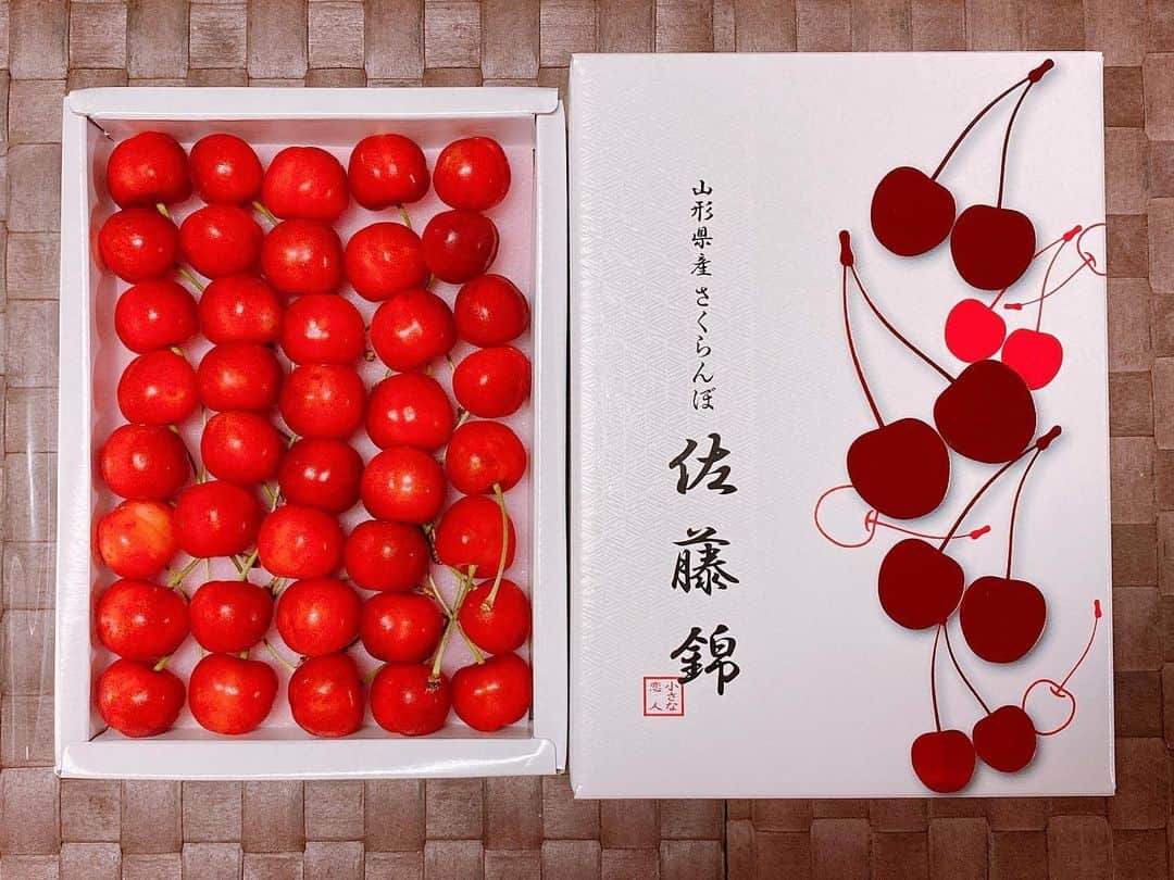 相知明日香さんのインスタグラム写真 - (相知明日香Instagram)「🍒 . 山形よりあまいおたより🍒 フルーツ好きにはたまらない🤤 ありがとうございます！！🙏🏻 . . #さくらんぼ　#🍒 #佐藤錦 #山形 #Tokyo#Japan#Violinist#Artist#Traveler#music#love#happy#musicianslife#fruit#fruitslover#yummy#相知明日香#旅するヴァイオリニスト#旅#旅行#東京#日本#ヴァイオリン#ヴァイオリニスト」6月8日 15時14分 - asukalohappy