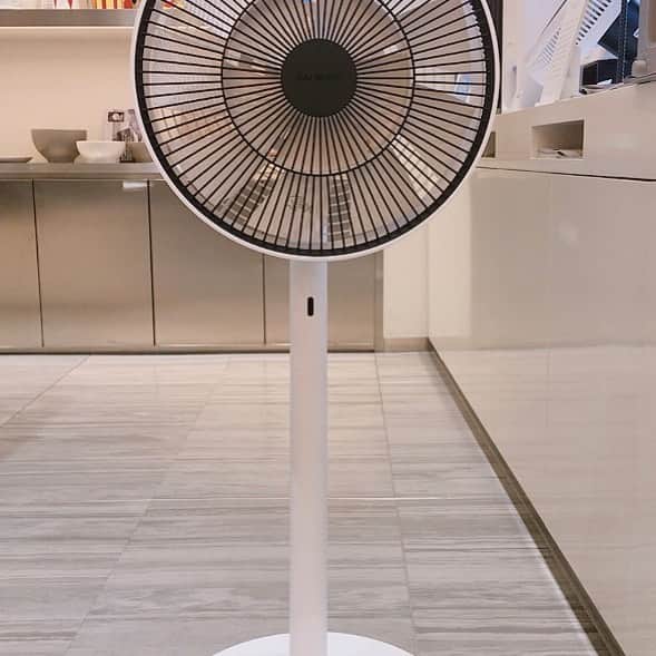 Omotecho Style Storeさんのインスタグラム写真 - (Omotecho Style StoreInstagram)「BALMUDA The Green Fan こちらは世界で最初にDCモーターを採用した扇風機です。  人工的な風ではなく自然界の風を再現した作りになっています。  価格¥39600(税込)  #バルミューダ  #扇風機　#トミヤ #雑貨  #表町スタイルストア  #表町」6月8日 15時16分 - omotechostylestore