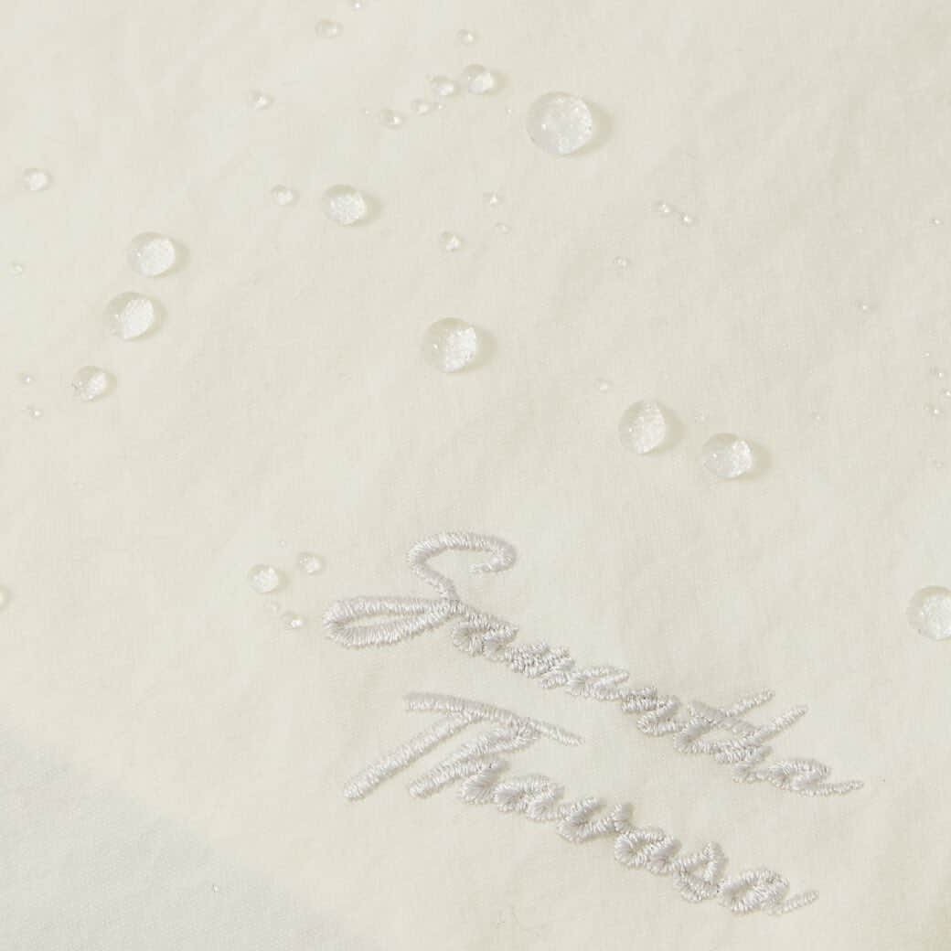 Samantha Thavasaさんのインスタグラム写真 - (Samantha ThavasaInstagram)「Samantha Thavasaの雨の日おすすめシリーズをpick up☔️❤️ . 梅雨のコーディネートを 誰よりもおしゃれに攻略✨ —————————— 撥水加工がオススメポイント👍🏻 軽くて丈夫なナイロン生地を使用。雨の日はもちろん、 夏シーズンも大活躍🌈 —————————— Small ¥21,000＋tax Large ¥23,000＋tax . #samanthathavasa #サマンサタバサ #雨の日 #撥水加工 #梅雨コーデ」6月8日 15時44分 - samantha.thavasa_official