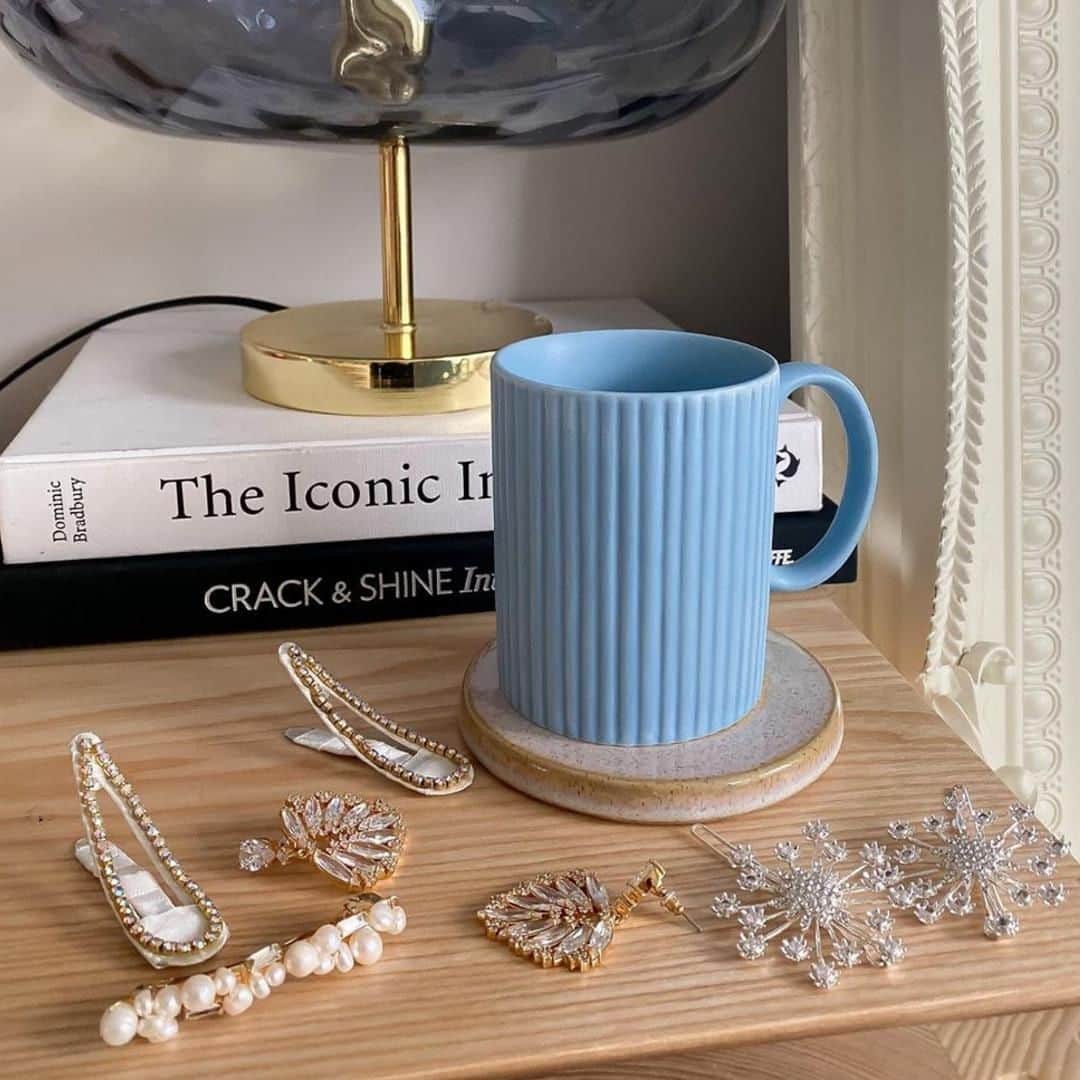 アクセサライズのインスタグラム：「Monday essentials: Coffee & something sparkly to brighten up your Zoom calls 💖 📷 @naaomiross  Tap to shop or head to the link in our bio #Accessorize #Accessorizer」