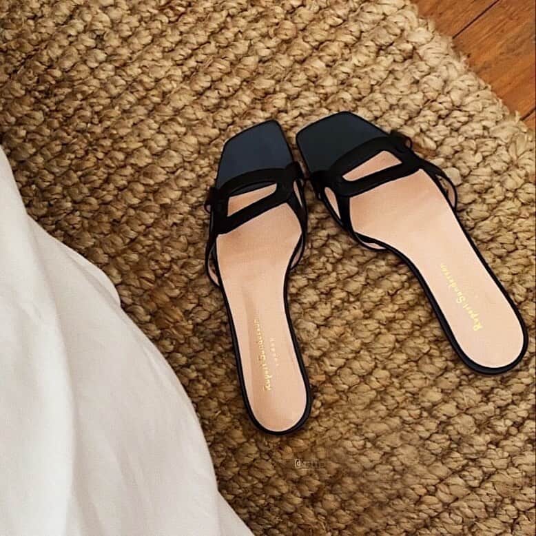 のインスタグラム：「The perfect sandal | Emblem in black calf | Available to buy at @cremenoir and @boutiquelitineraire | 📸 @naturalcitrine | #SquareToes #Sandals #Regram #RupertSanderson」