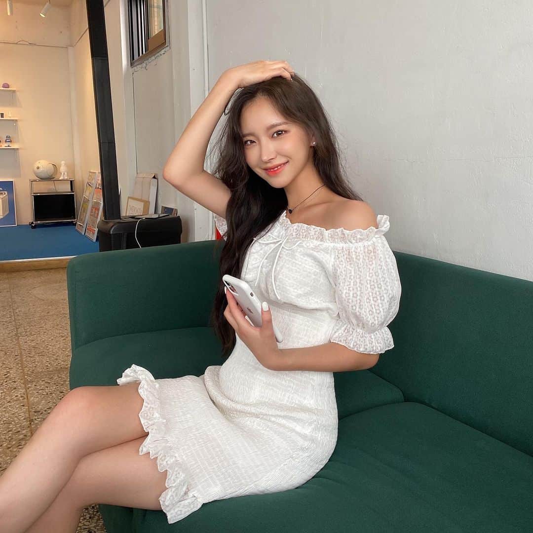 Chuuのインスタグラム：「츄 신상 스포🏖✨ 어떤 코디가 예쁜가용!」