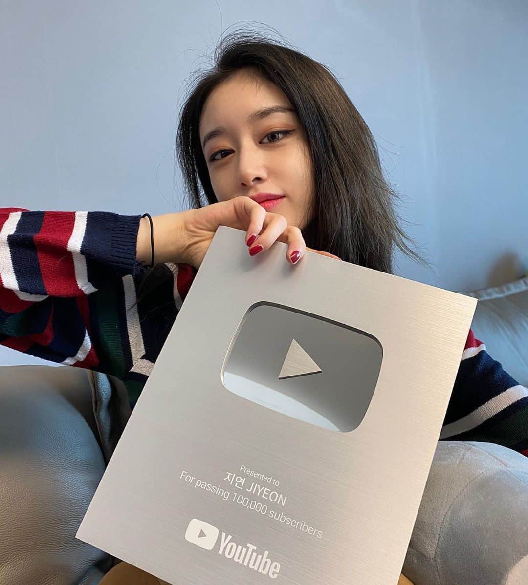 ジヨン のインスタグラム：「😘」