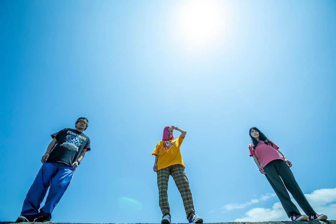 あやぺたのインスタグラム：「7/15に6曲入り新EP『EPISODE Ⅱ』を通販、ライブ会場のみで販売します！🙌 詳しくはHPへ！ 新アー写がお気に入りですのん。 photo by @hayachinphoto  第二章を始める準備は万端です。」