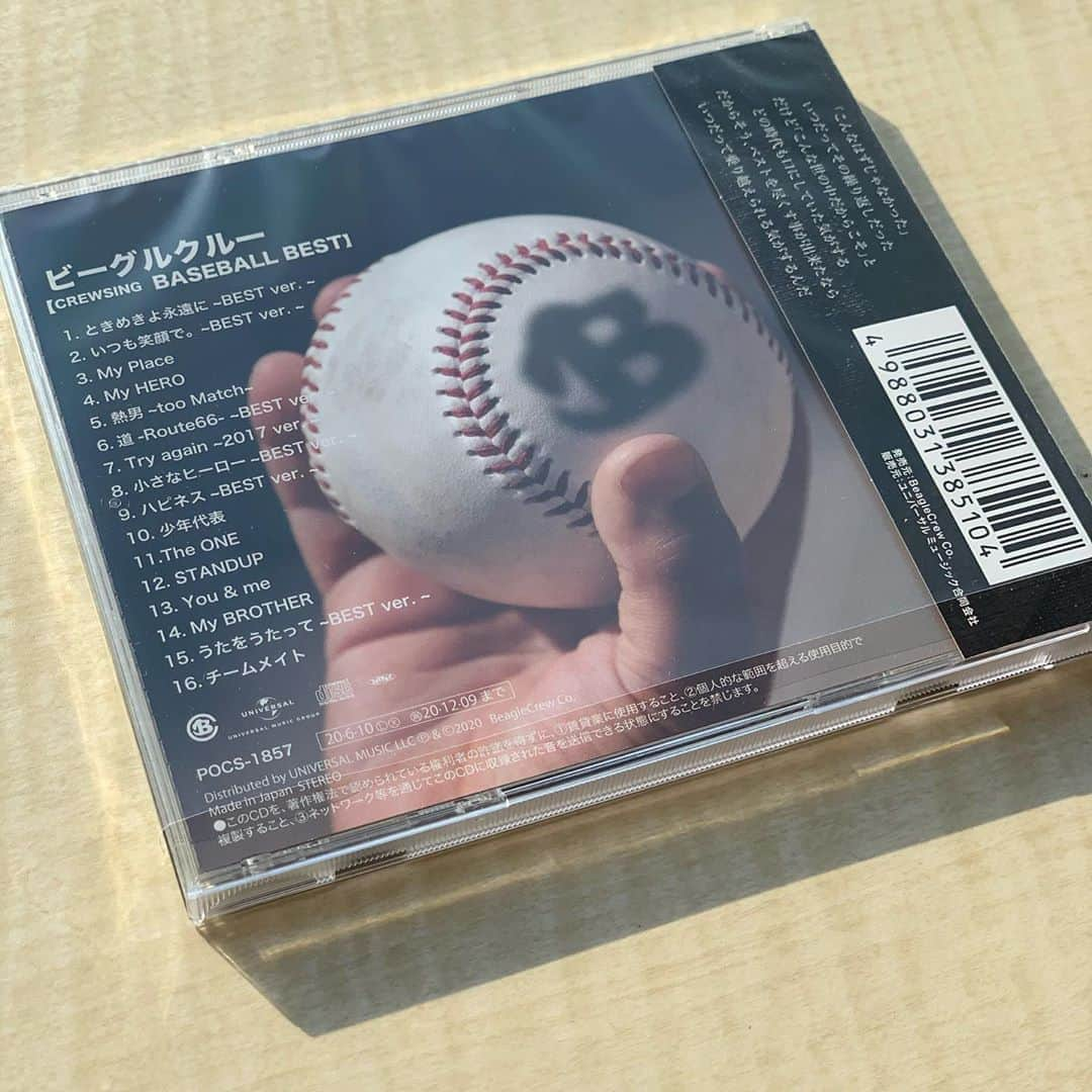 斉藤和巳さんのインスタグラム写真 - (斉藤和巳Instagram)「ビーグルクルーYASSのニューアルバム！『BASEBALL  BEST』  ホークス選手はもちろん、他球団の選手の登場曲も手掛けて来た。 「道〜ROUTE66〜」は俺をイメージして書いてくれた曲！  紆余曲折ありながらも、沢山の人に愛されて来たYASSのニューアルバムを聴いてやってください！  わざわざホテルまで持って来てくれた！ 少しの時間やったけど、久し振りに会ってお互いの近況報告程度の会話が出来た。 今後はゆっくり飲みたいね…。 皆さん！ これからもビーグルクルーのYASSをよろしくお願いします！  #ビーグルクルー#YASS#ニューアルバム#プロ野球選手#登場曲#ROUTE66#久し振りに会えた#近況報告#元気そうで良かった#早くゆっくり飲みたい#戦友会」6月8日 17時32分 - kazumi.66