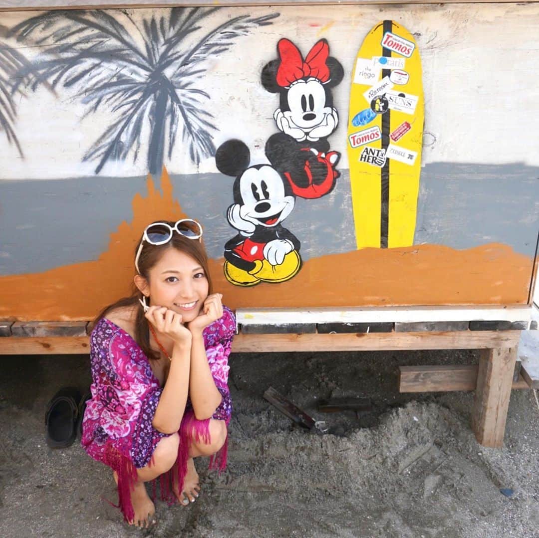 市原彩花さんのインスタグラム写真 - (市原彩花Instagram)「ビーチにミッキーとミニーがいたよ🥰🏖 . Mickey and Minny were on the beach❤️ #beach#ビーチ#海#海の家#mickeymouse#minnymouse#ミッキー#ミニーちゃん#wallart#ウォールアート Last summer📸🌞」6月8日 17時32分 - ayaka_ichihara